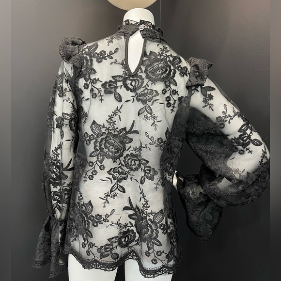 In the Style black lace top. - Picture 3 of 4